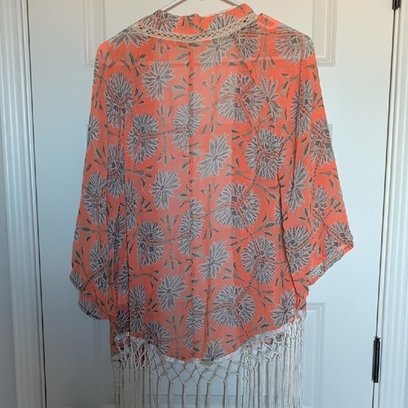Miss Me Coral and Gray Floral Kimono Top - Picture 6 of 6